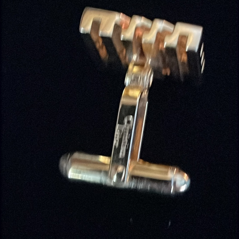 ChristianDIOR Gold Cufflinks Set - Picture 2 of 7